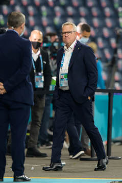 Head coach Janne Andersson of Sweden looks dejected