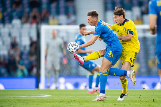 Albin Ekdal of Sweden and Serhiy Sydorchuk of Ukraine