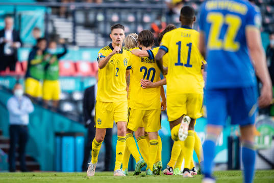 Mikael Lustig of Sweden celebrates 1-1 by Emil Forsberg