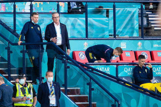 Assistant coach Peter Wettergren and head coach Janne