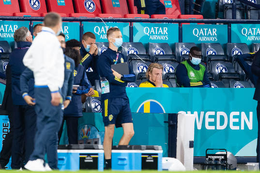 Emil Forsberg and Alexander Isak of Sweden looks dejected