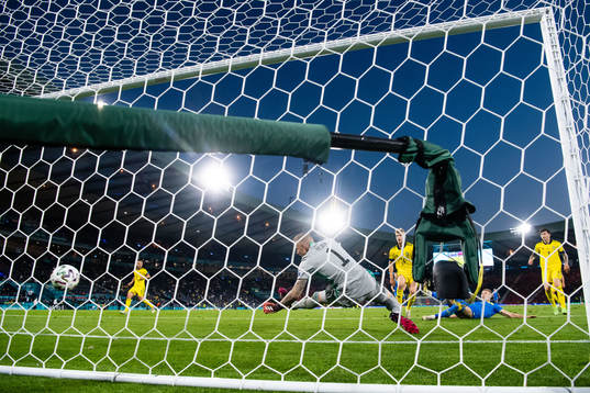 Artem Dovbyk of Ukraine scores 1-2 behind goalkeeper Robin