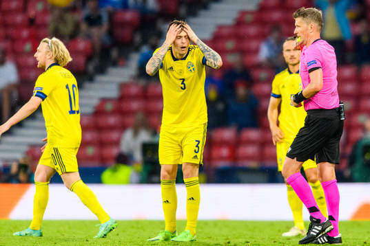 Victor Nilsson Lindelöf of Sweden looks dejected