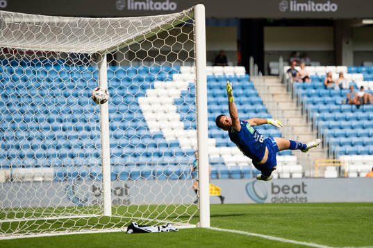 Helsingborgs Max Svensson (ej i bild) gör 1-0 bakom