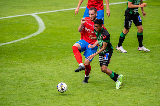 Helsingborgs Vladislav Kreida och Varbergs Tashreeq Matthews