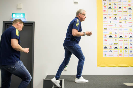 Assistant coach Peter Wettergren and head coach Janne