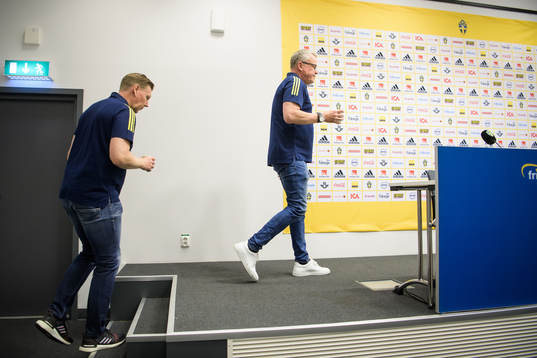 Assistant coach Peter Wettergren and head coach Janne