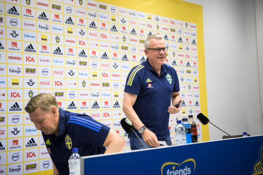 Assistant coach Peter Wettergren and head coach Janne