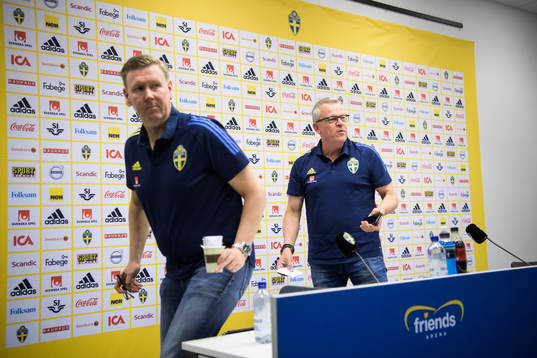 Assistant coach Peter Wettergren and head coach Janne
