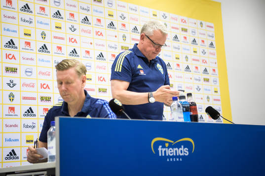 Assistant coach Peter Wettergren and head coach Janne