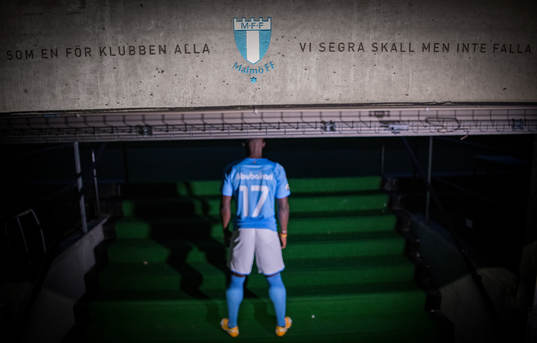 Malmö FF presenterar Malik Abubakari som ny spelare