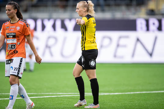 Häckens Stina Blackstenius jublar