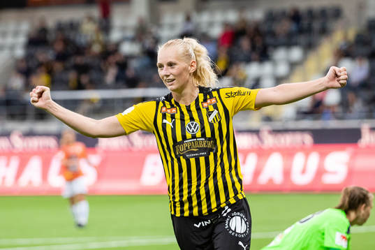 Häckens Stina Blackstenius jublar