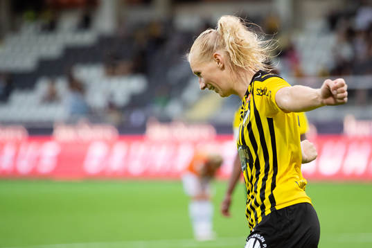 Häckens Stina Blackstenius jublar