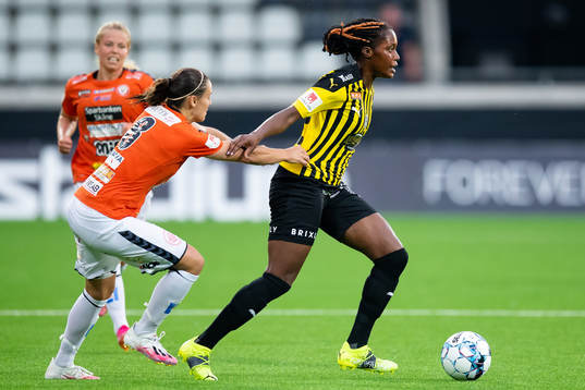 Kristianstads Alice Nilsson och Häckens Evelyn Ijeh