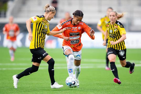 Häckens Emma Kullberg och Kristianstads Sveindís Jane