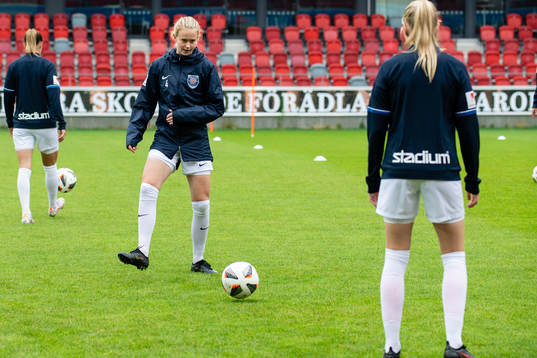 Eskilstunas Emma Östlund värmer upp