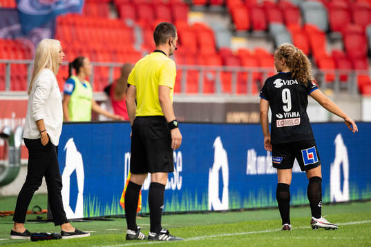 Växjös tränare Maria Nilsson och Signe Holt Andersen