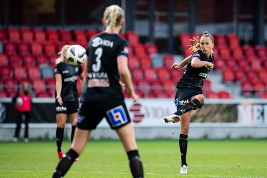 Växjös Ena Mujdzic med ett skott