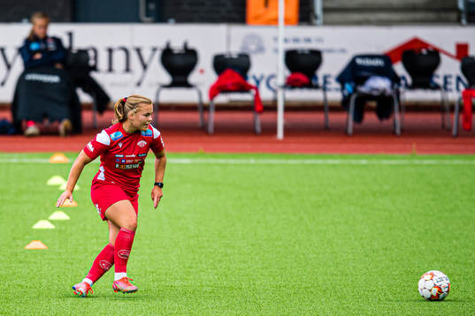 Olaug Tvedten of Avaldsnes warms up