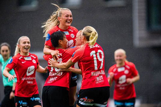 Mia Jalkerud of Arna-Bjørnar celebrates