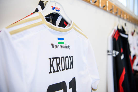 Östersunds Simon Kroons tröja