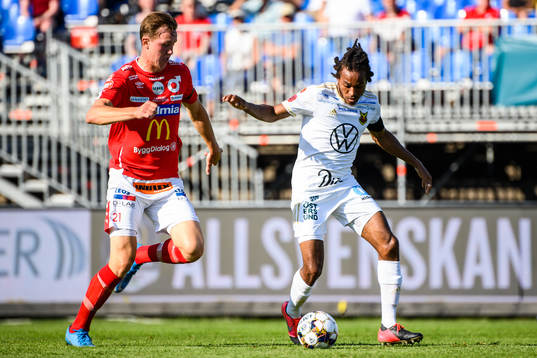 Degerfors Adam Carlén och Östersunds Francis Jno-Baptiste