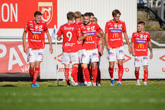 Degerfors spelare jublar