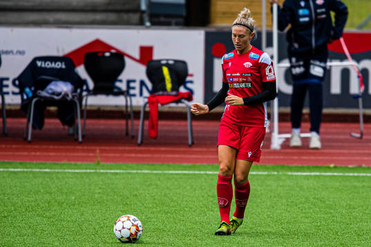 Robyn Elizabeth Decker of Avaldsnes warms up