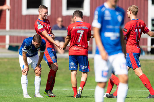 Tvååkers Adam Lindgren jublar