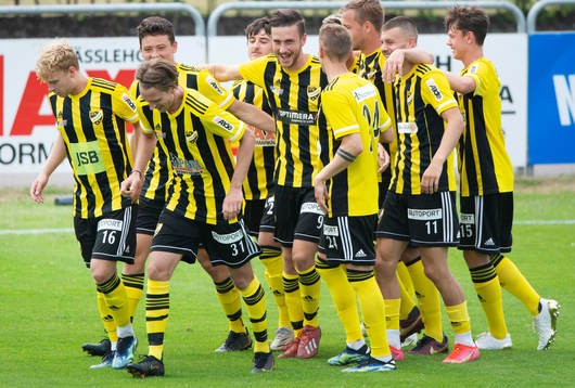 IFK Hässleholm jublar i matchen i division 2 mellan iFK