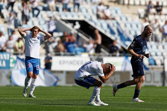 IFK Norrköpings målvakt Oscar Jansson deppar