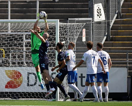 Räddning av IFK Norrköpings målvakt Oscar Jansson