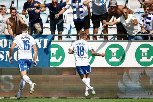 IFK Norrköpings Ari Skúlason jublar