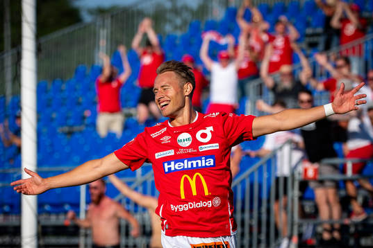 Degerfors Villiam Dahlström jublar
