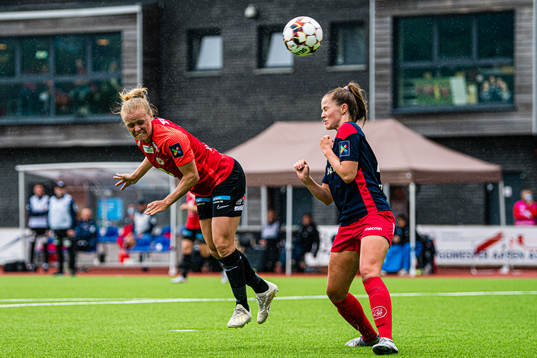 Mia Jalkerud of Arna-Bjørnar scores the 2-0 goal
