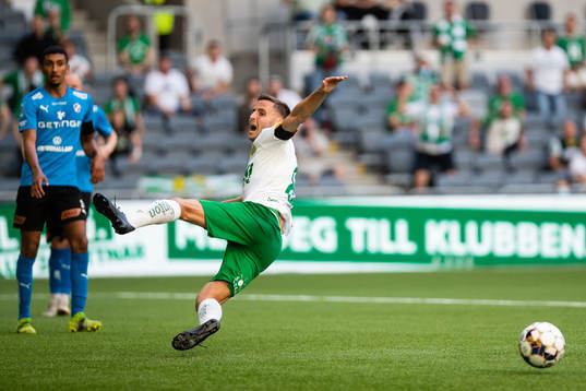 Hammarbys Jeppe Andersen missar bollen
