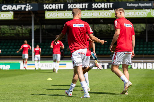 Kalmars spelare före fotbollsmatchen i Allsvenskan mellan