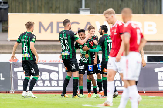 Varbergs Tashreeq Matthews jublar med laget