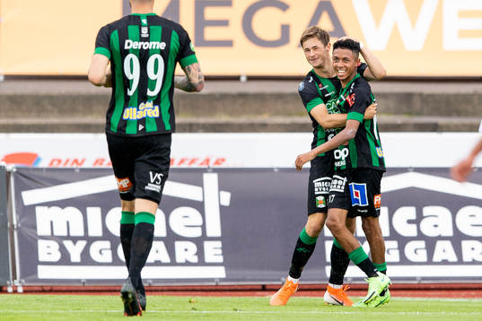 Varbergs Oliver Alfonsi och Tashreeq Matthews jublar