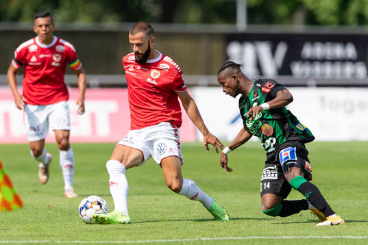 Kalmars Filip Sachpekidis och Varbergs Adama Fofana