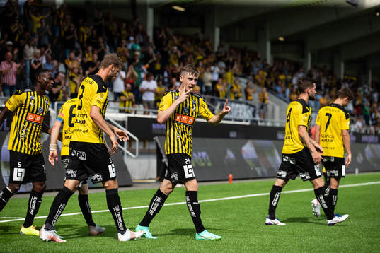 Häckens Patrik Wålemark jublar