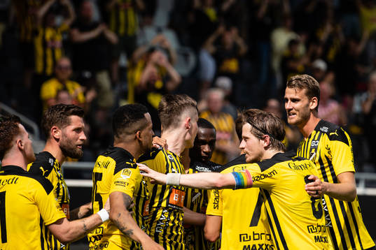 Häckens Patrik Wålemark jublar