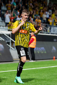 Häckens Patrik Wålemark jublar