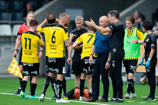Häckens tränare Per-Mathias Högmo och assisterande