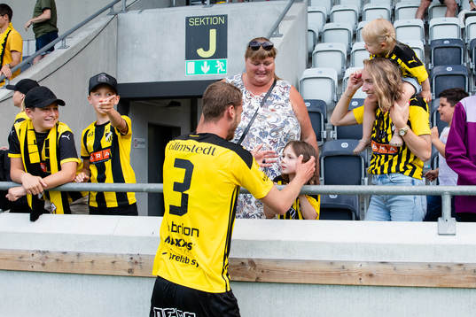 Häckens Johan Hammar med sin familj