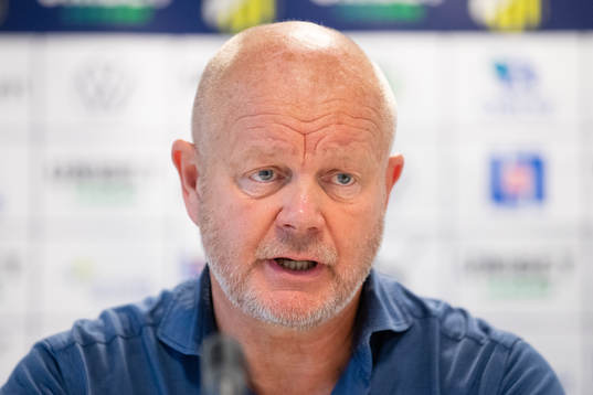 Häckens tränare Per-Mathias Högmo på presskonferensen