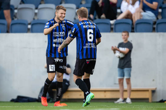 Sirius Ekin Bulut och Marcus Mathisen jublar
