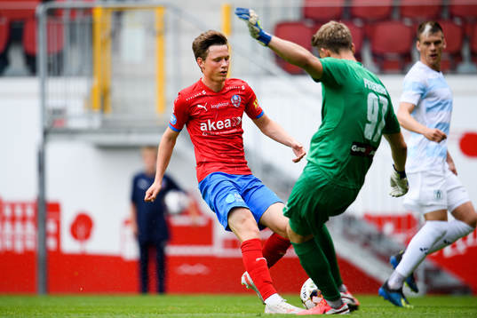 Helsingborgs Max Svensson och Helsingørs målvakt