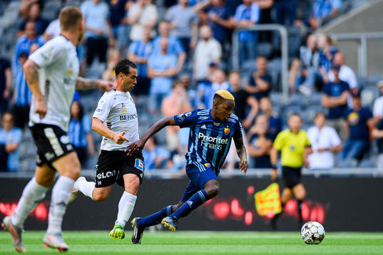 Örebros Nordin Gerzic och Djurgårdens Joel Asoro